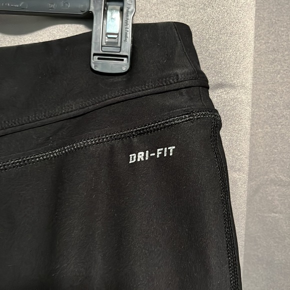 Nike Dri-Fit XL Black Wide Leg Capri - Picture 7 of 7